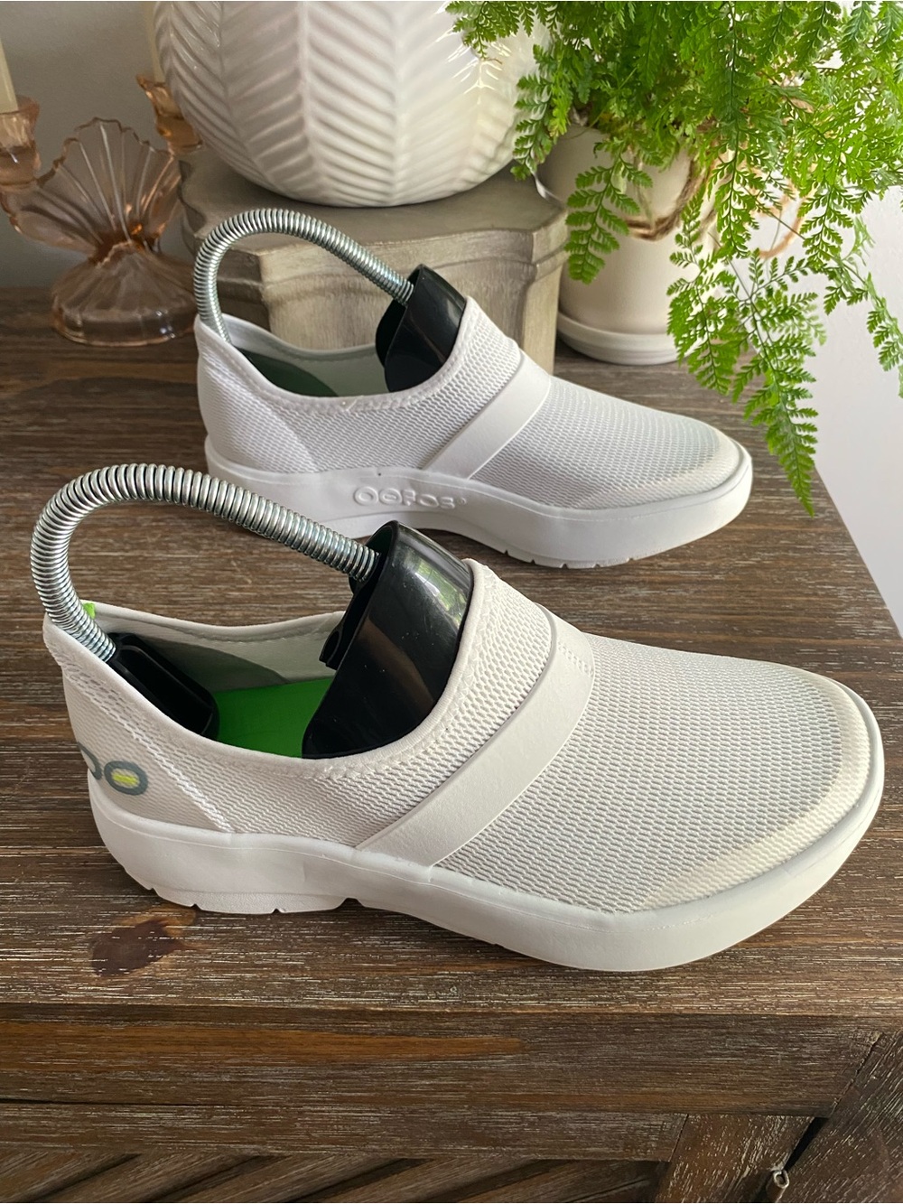 OOFOS OOmg Low Mesh Slip On Recovery Comfortable Shoes Sneakers Womens 7 White - Picture 4 of 10